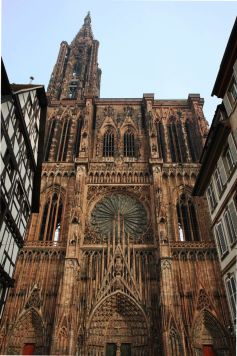 L\'imposante Cathédrale de Strasbourg culmine à 142m