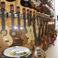 Un nouveau magasin pour Aux Guitares DR