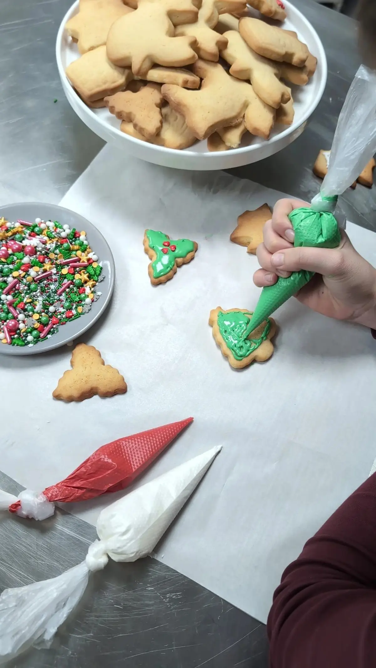 Atelier de décoration de biscuits de noël avec MILLE ET UN COOKIES