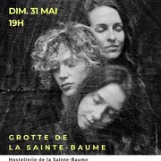 Les Itinérantes dans la grotte de la Sainte-Baume