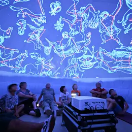 Cinéma Spatial : voyager dans l'Univers, les pieds sur Terre dans le planétarium