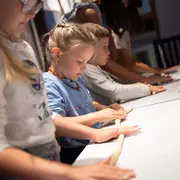 Atelier main à la pâte carnavalesque