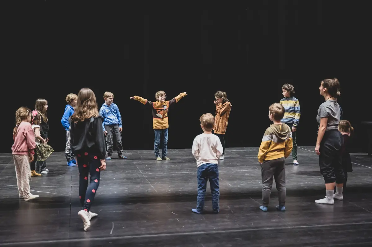 Les Enfants d'abord ! – Garde artistique [7 - 11 ans]