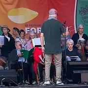 chasons françaises puis fest deiz pour les enfants rwandais