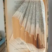 Atelier bricolage de Noël : Pliages de livres facile et décoratif pour Noël