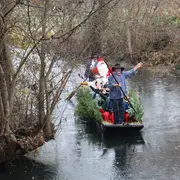 Arrivée du Père Noël en barque et marché de Noël