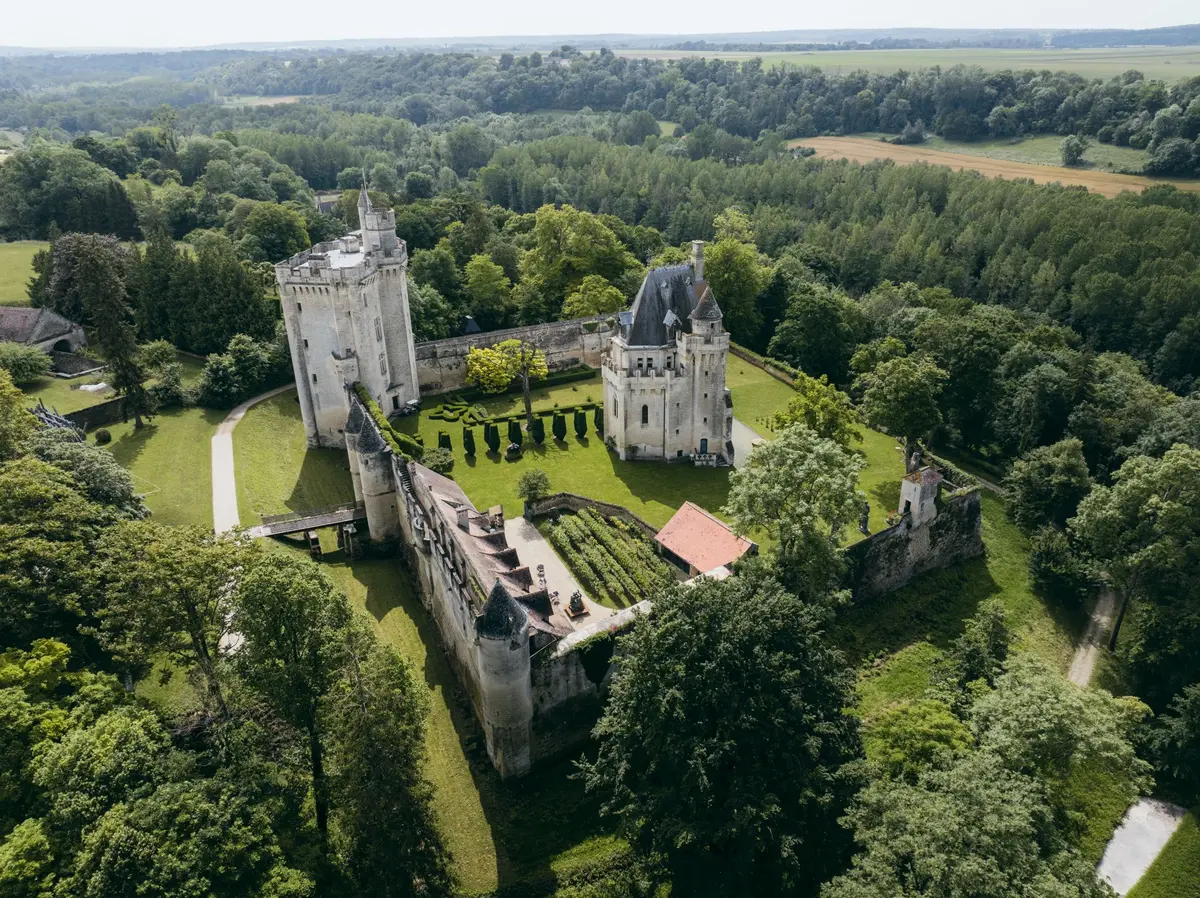 Regards sur Jehanne d'arc au Donjon de Vez