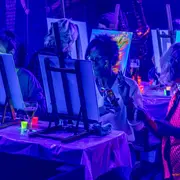 Peinture dans le noir à Reims – expérience artistique fluo immersive (adultes)