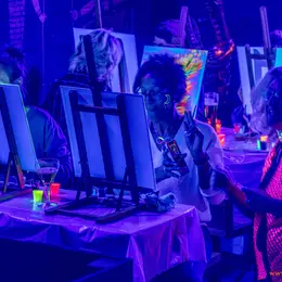 Peinture dans le noir à Reims – expérience artistique fluo immersive (adultes)
