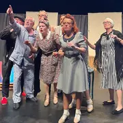 une fleur sur les ruines de Olivier JOLLIVET