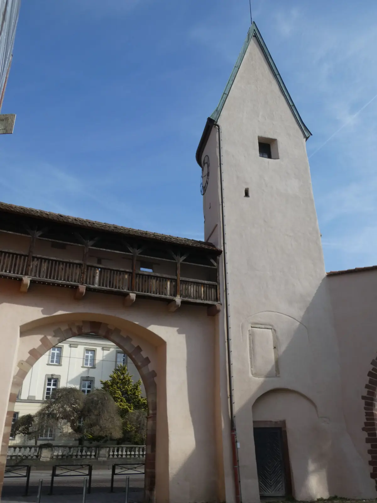 Histoire de muraille, d'eau et de tours