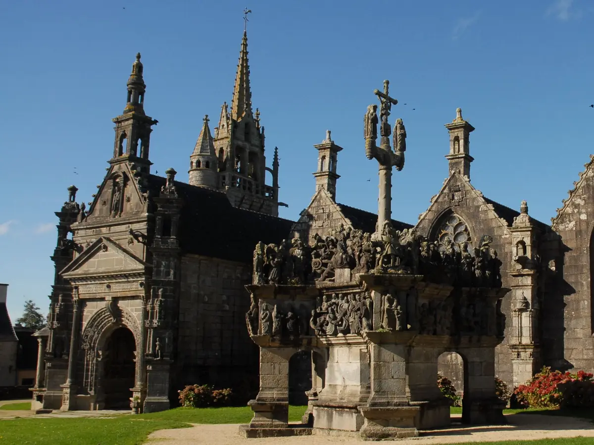 Expo photos : les enclos paroissiaux de Bretagne