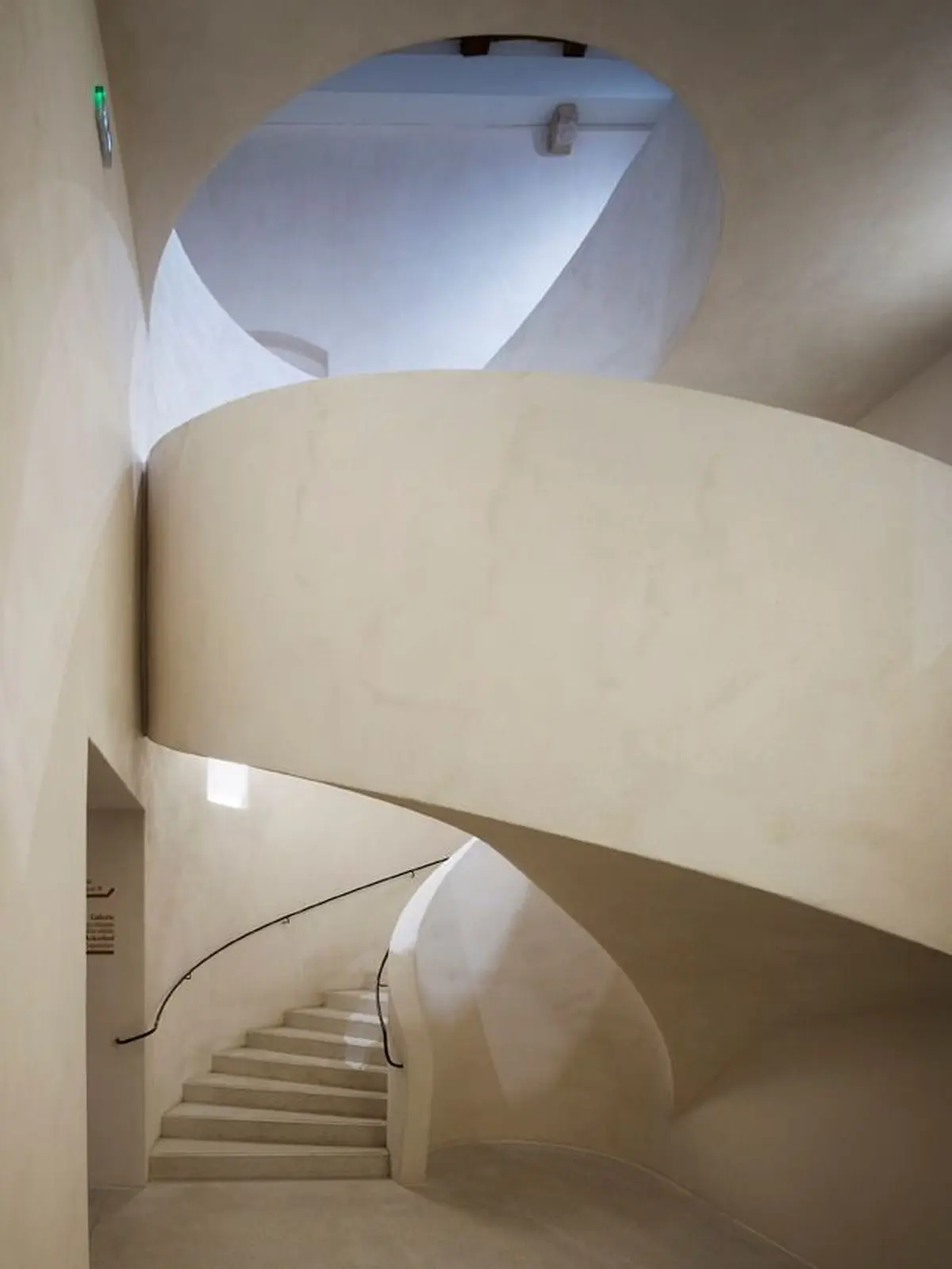 Visite sensible, toucher les architectures du musée