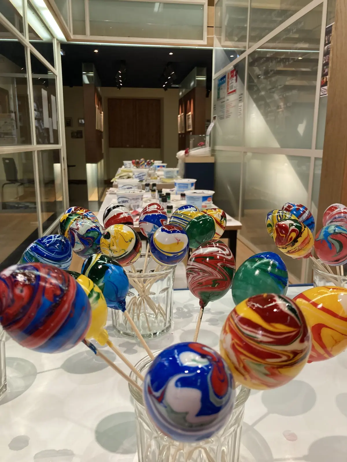 Atelier ENFANT : Œufs de Pâques aux tourbillons de couleurs (à partir de 8 ans)