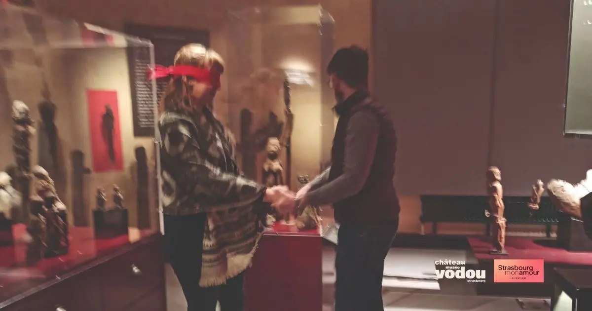 En « duo » les yeux occultés, visite sensorielle à l’aveugle 