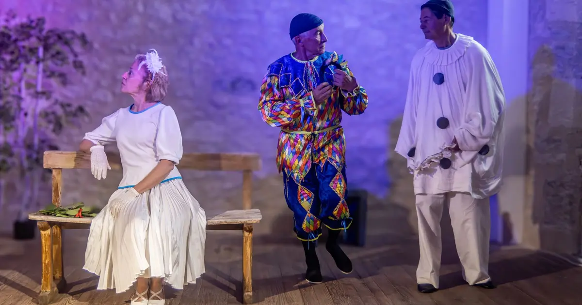 Théâtre à Cézac -46170 « À tire d'aile - Une comédie-fable pour tout public »