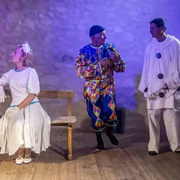 Théâtre à Cézac -46170  « À tire d'aile - Une comédie-fable pour tout public »