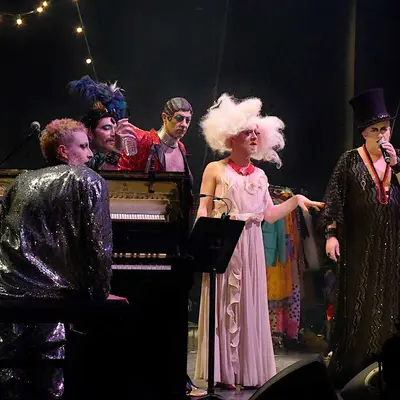 LA BARBICHETTE - Je te tiens, tu me tiens par...