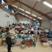 Bourse aux vêtements, jouets et accessoires pour bébés, enfants et adultes