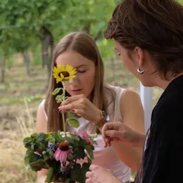 Vignes et fleurs en harmonie, Déjeuner insolite au Domaine Siebert