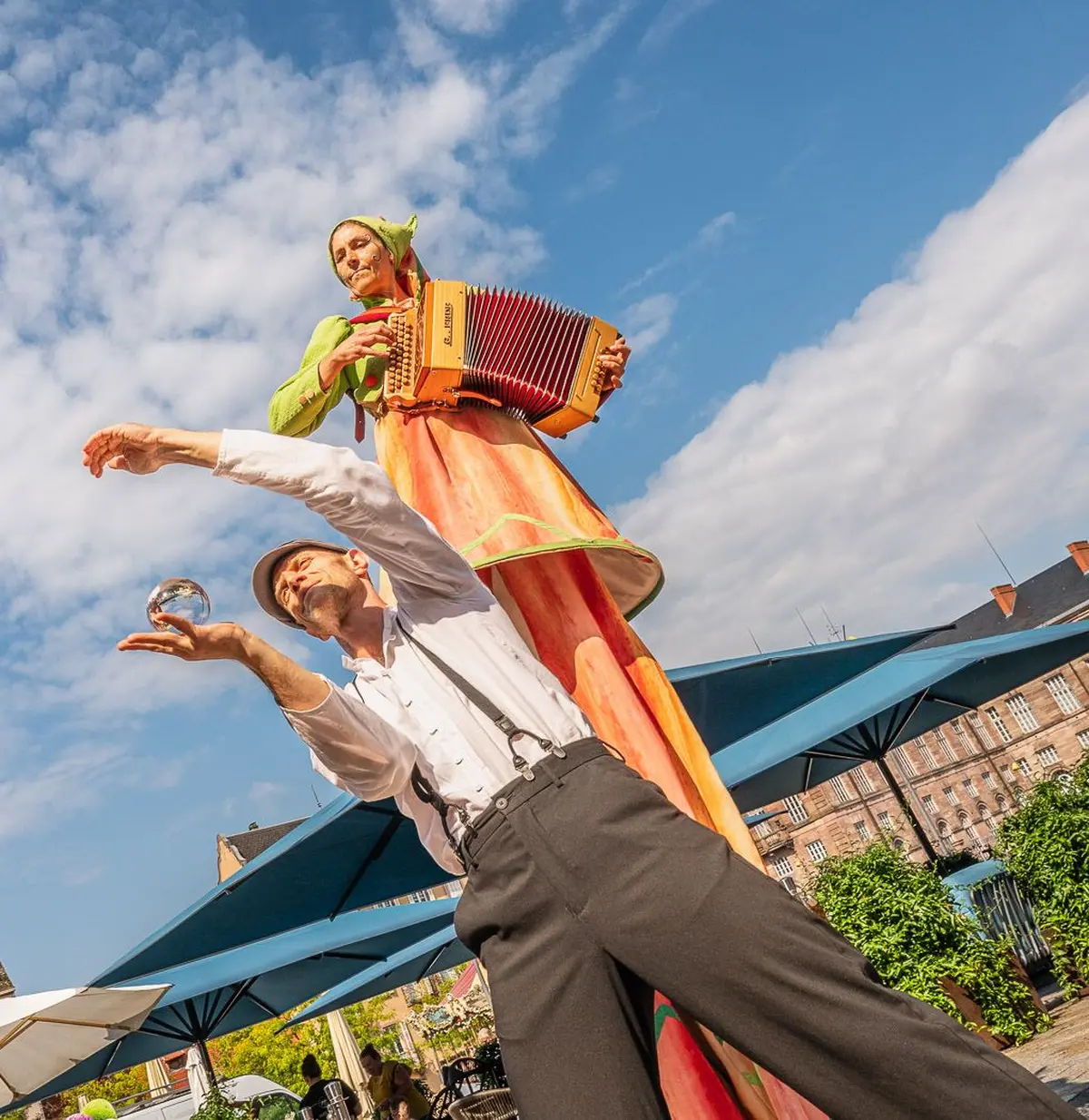Les Acroballes en échasses Festival Un jardin dans ma ville Saint-Dié des Vosges