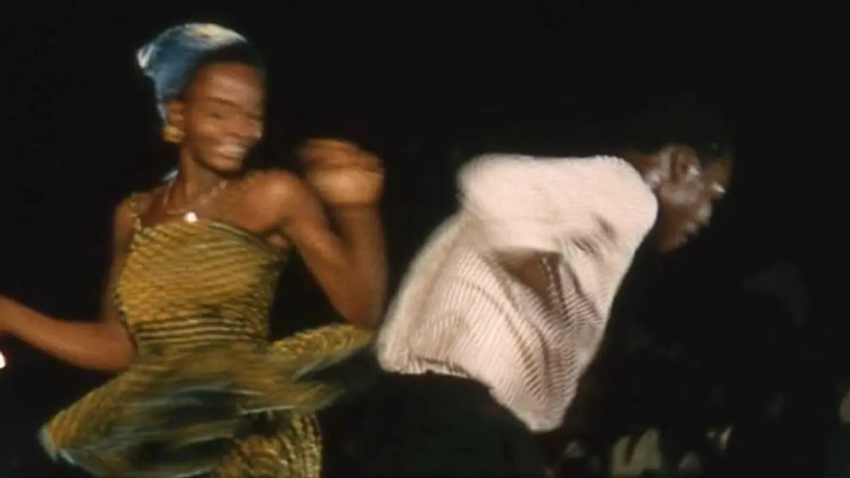 « La Goumbé des jeunes noceurs » de Jean Rouch