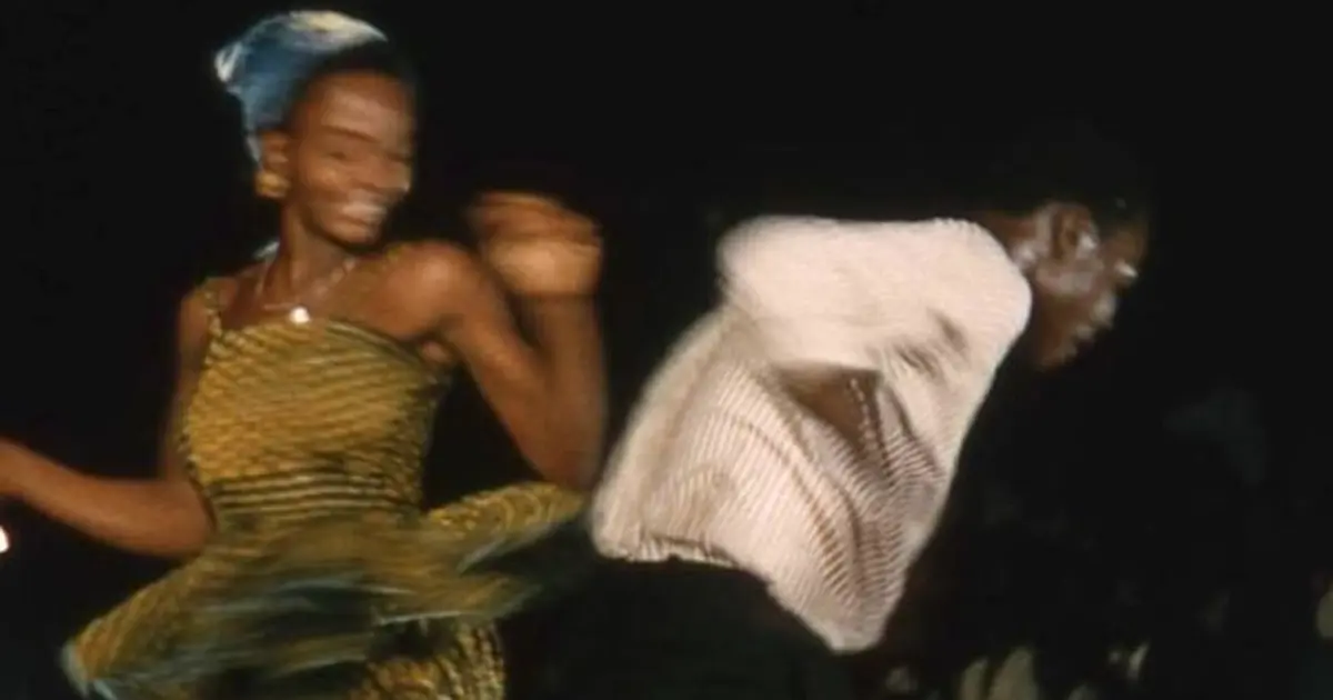 « La Goumbé des jeunes noceurs » de Jean Rouch