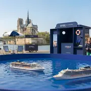 Des mini-navires à piloter pour les enfants au bord de Seine avec MSC Croisières