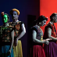 Sous les fleurs © Frédéric Iovino