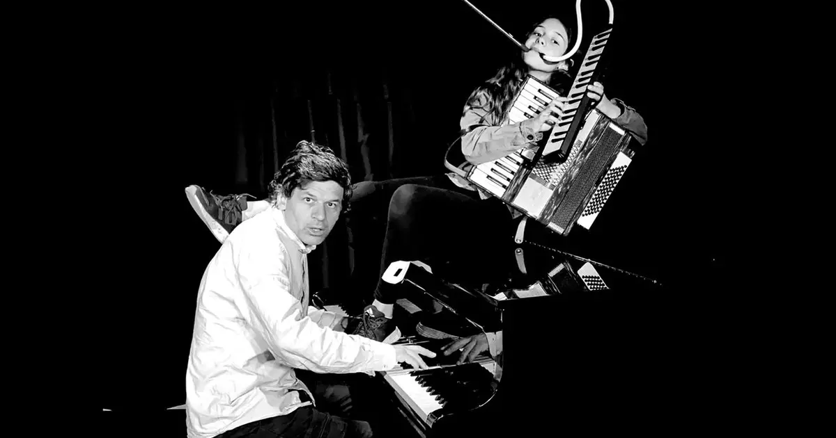 Spectacle inclassable ! (chanson déjantée et piano acrobatique)