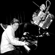 Spectacle inclassable ! (chanson déjantée et piano acrobatique)