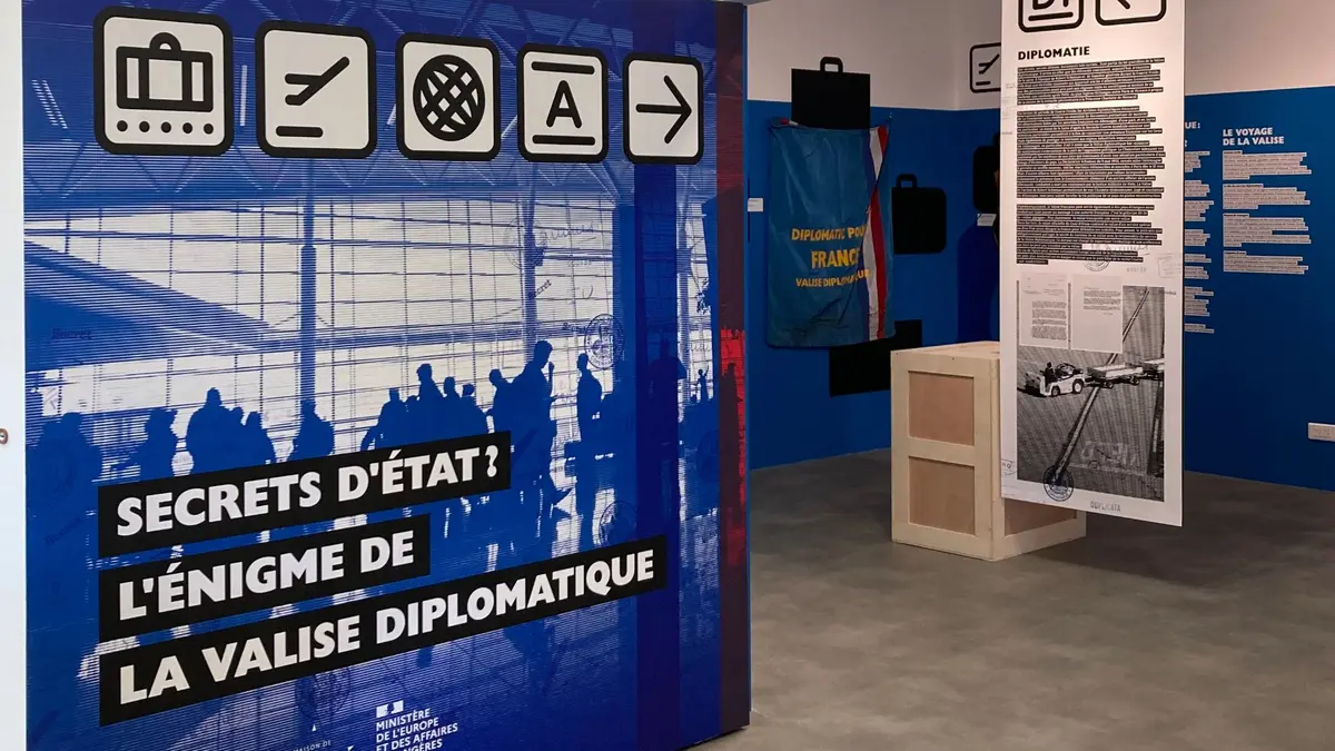 Secrets d'État :  L'énigme de la valise diplomatique