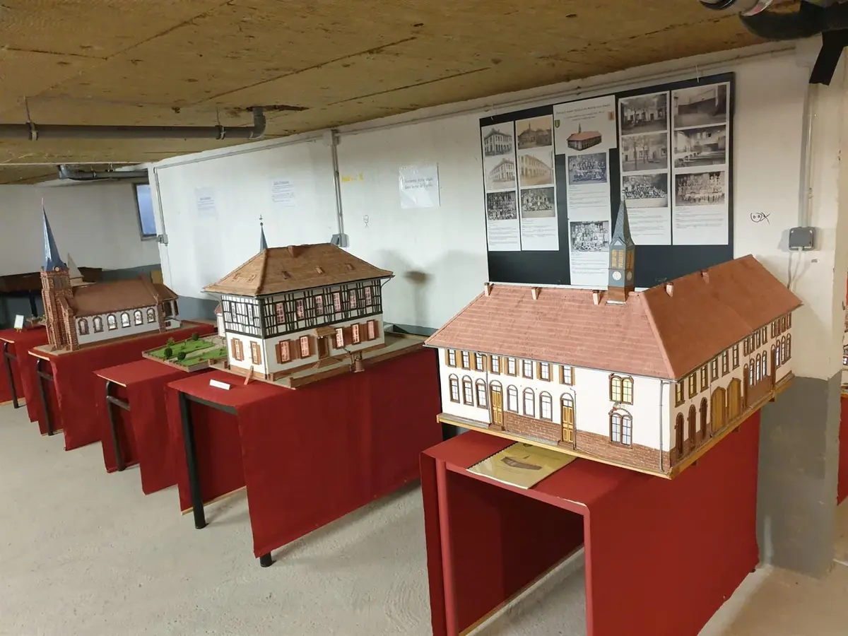 Découverte des maquettes historiques de la commune de Schweighouse sur Moder