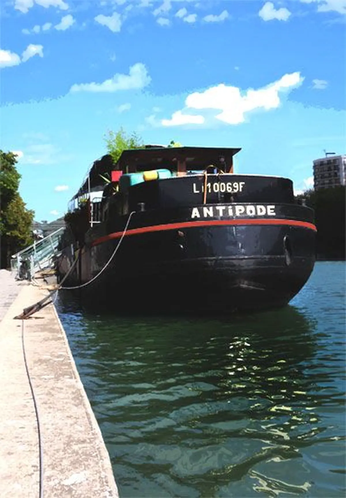 Péniche Antipode (quai de l'Oise)