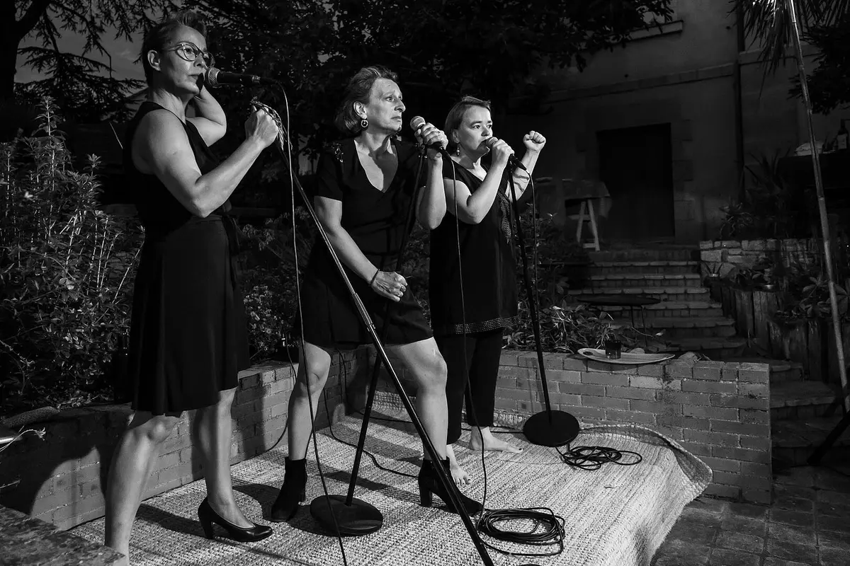 Du monde au balcon chante Nougaro
