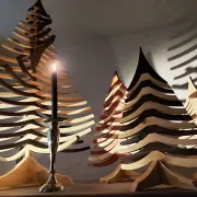 Sapins de Noël en bois massif fabriqués à la main