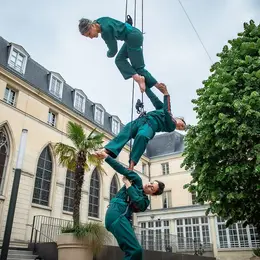 Spectacle Totem 
