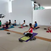Yoga au centre d'art 