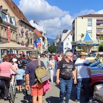 Rassemblement du 4e dimanche à Guebwiller - exposition de voitures anciennes
