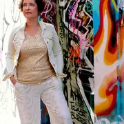 Vers la vie nouvelle, Christelle Abinasr aux bols chantants, carillons et récit