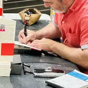 Xavier Lhomme en dédicace aux journées Litter'Halles (58)