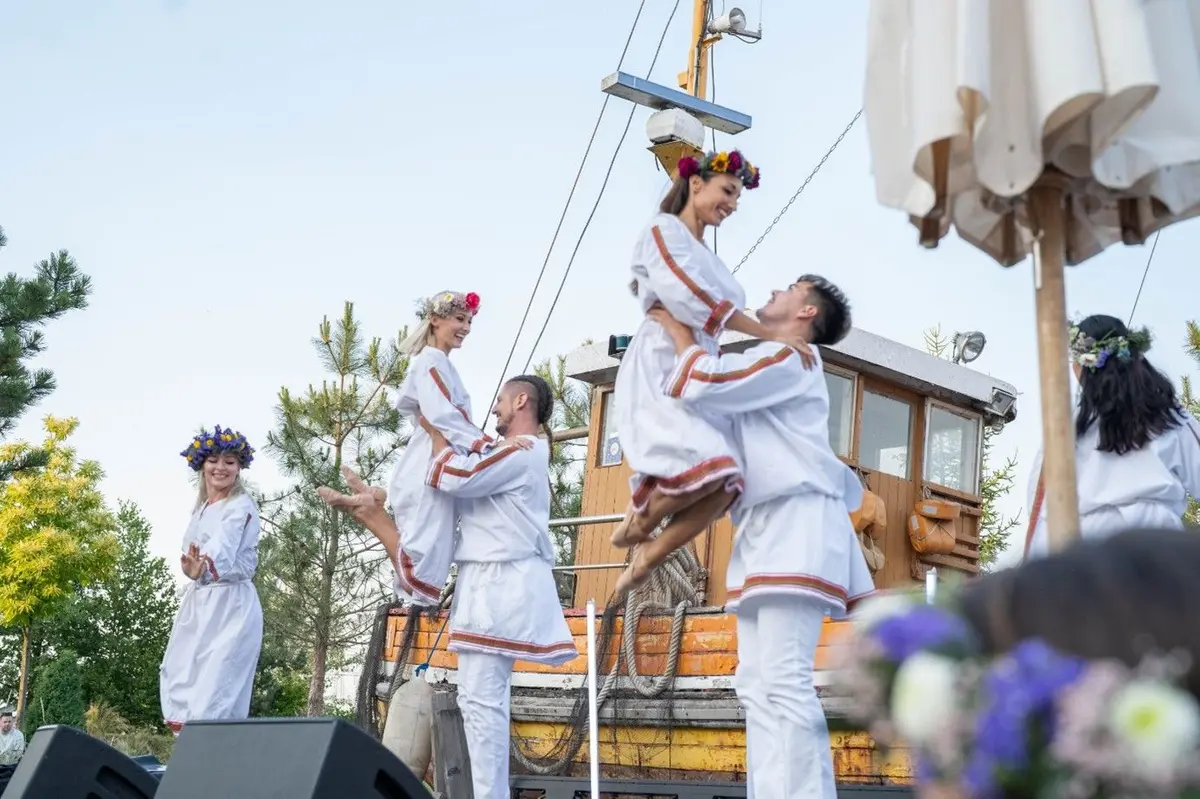 Fête « Midsommar » à Rulantica