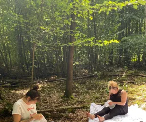 Atelier de broderie méditative en forêt