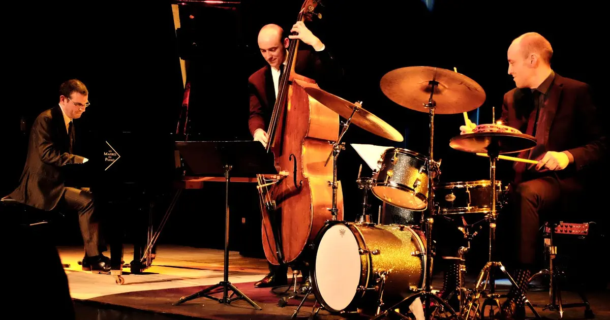 Uptown Jazz Trio rencontre Satie