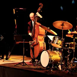 Uptown Jazz Trio rencontre Satie