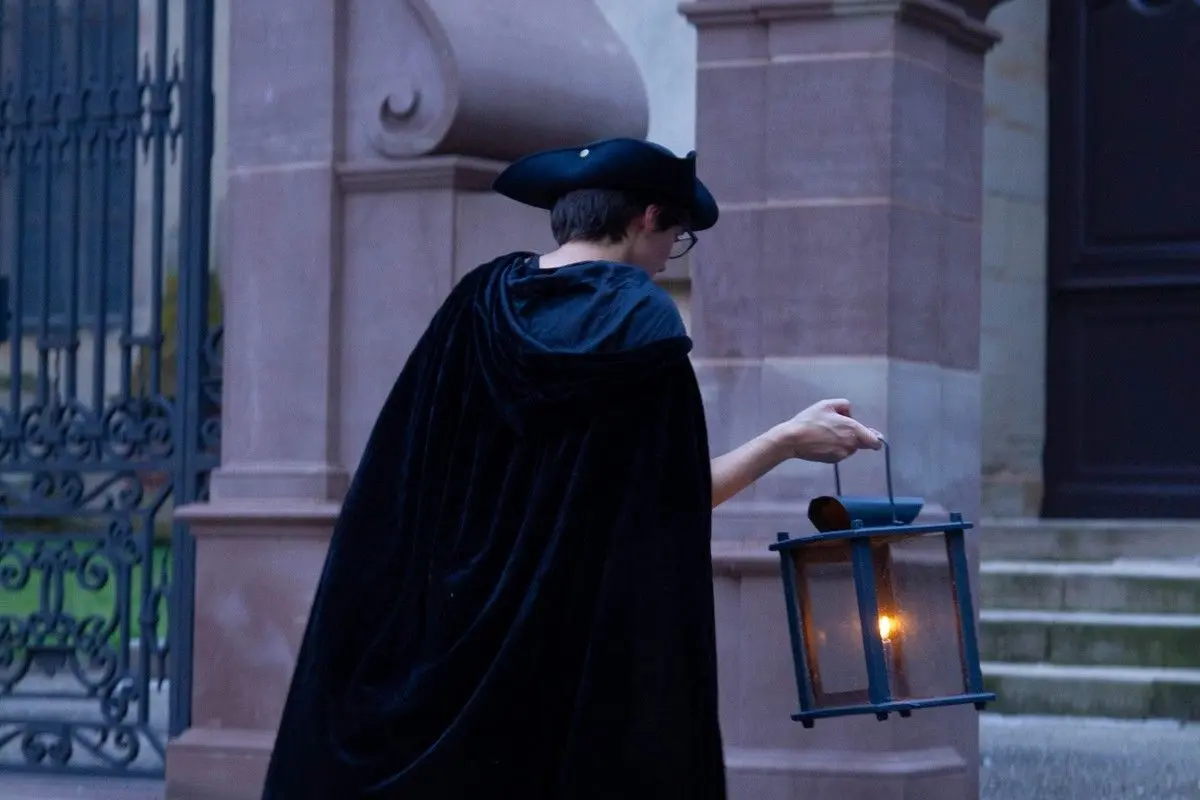 Ronde du veilleur de nuit dans la cité médiévale de Sarre-Union