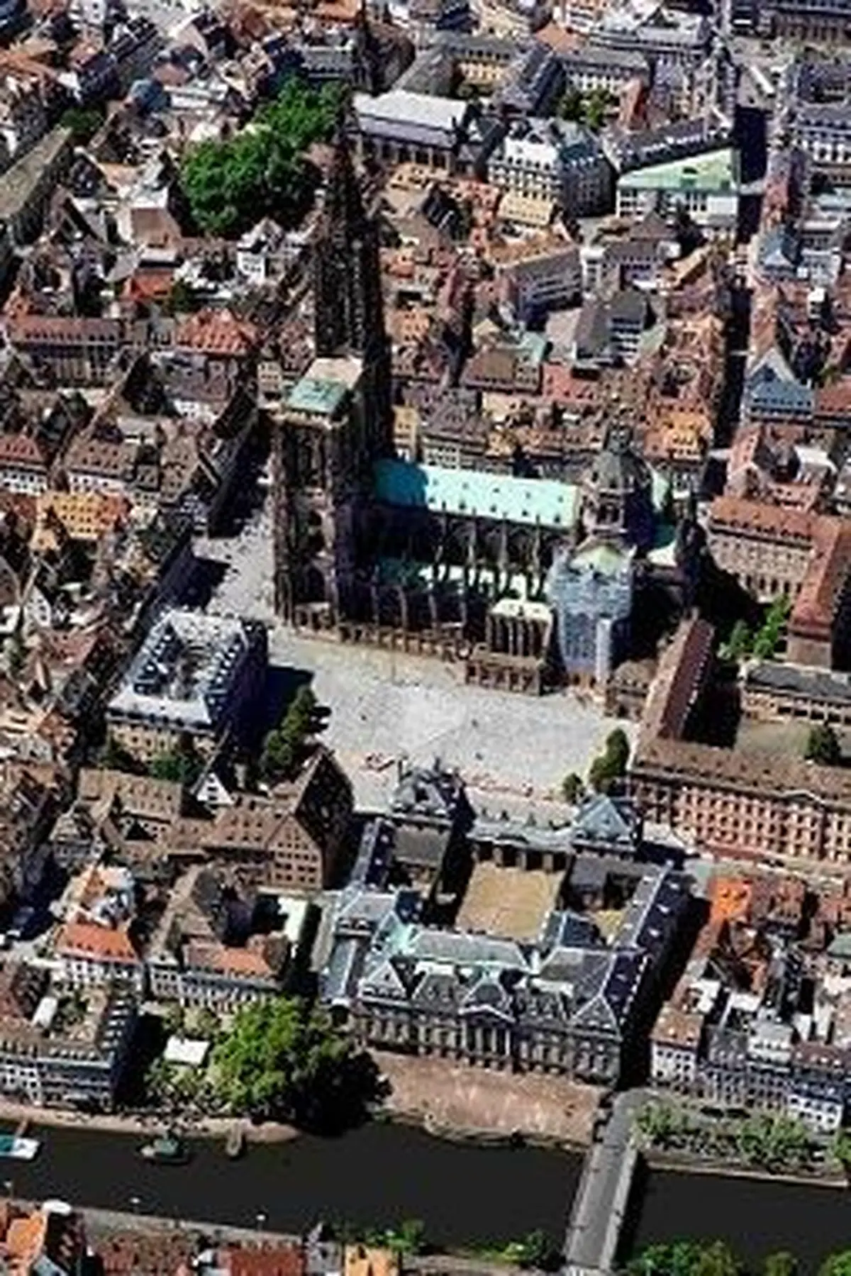 Visite guidée: Place du château avec interprétation en langue des signes 