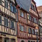 Visite guidée « À la découverte des emblèmes des métiers d’autrefois »