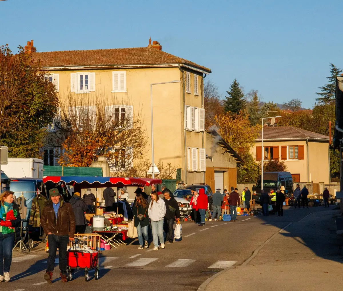 Brocante vide-greniers collections