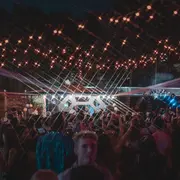 Amour Cosmique: Joie Incandescente